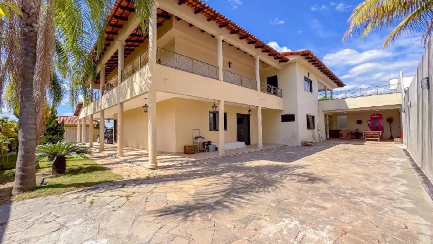 Casa em Arniquira, a oportunidade dos seus sonhos!A casa com 900 m2 área utilÁre...