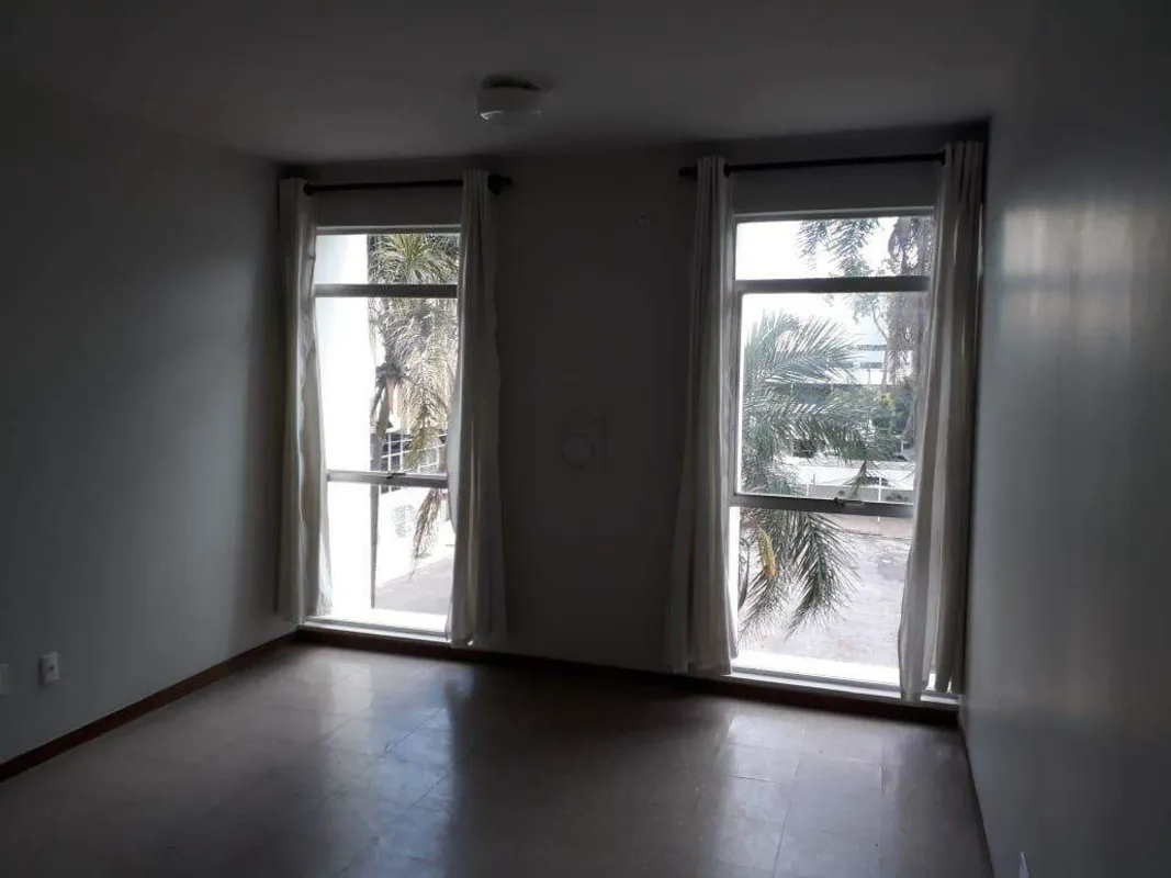 Sala comercial no Centro Clinico Norte II, com 26,00m², desocupada, prédio assan...