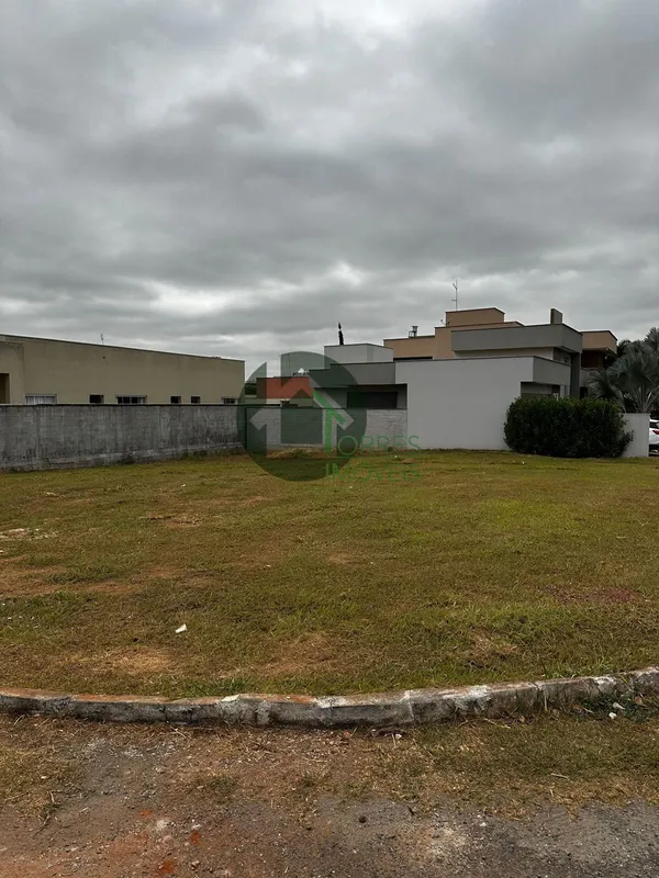 Lotes condomínio Jardim VenezaOportunidade de ter seu lote de 437,85m² dentro de...