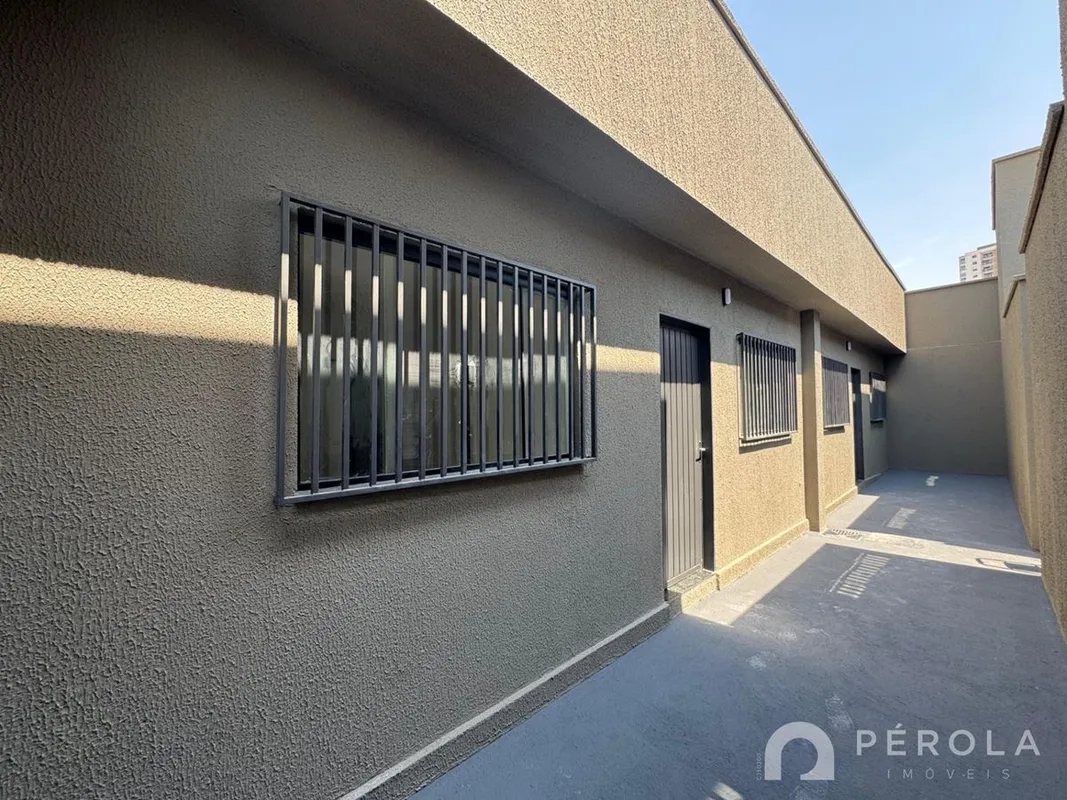 Casa primeira locação, nova, com dois quartos, banheiro social, sala para dois a...
