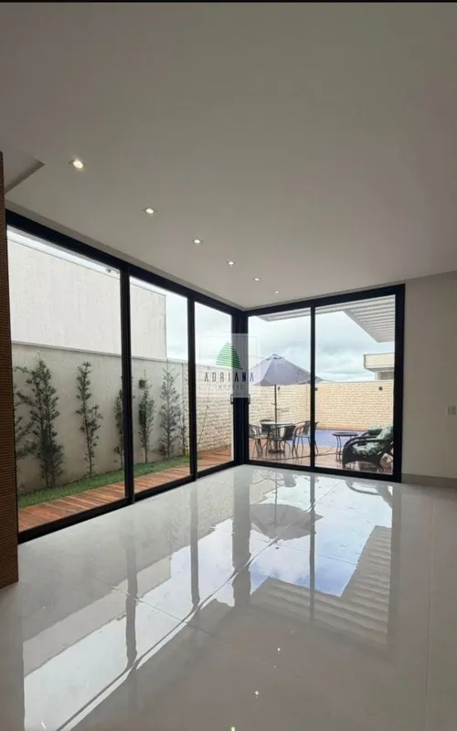  Lote 390 m2 ?Área construída 228 m2 ?3 suítes com closet ?Sala com pé direito d...
