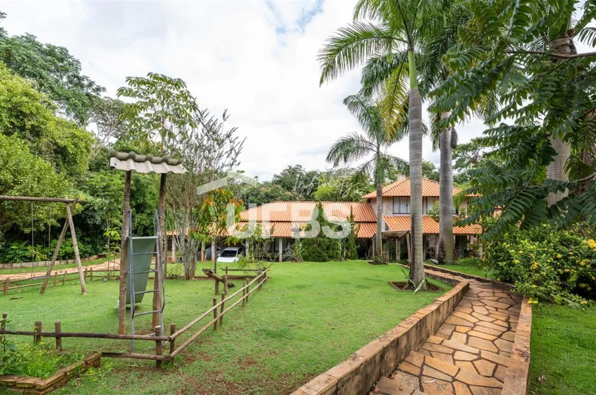 COD U-0028890 - Chácara à Venda em Senador Canedo – 11.000 m² com Piscina, Campo...