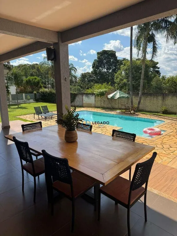 Casa mobiliada disponível para locação em uma das regiões mais valorizadas e tra...