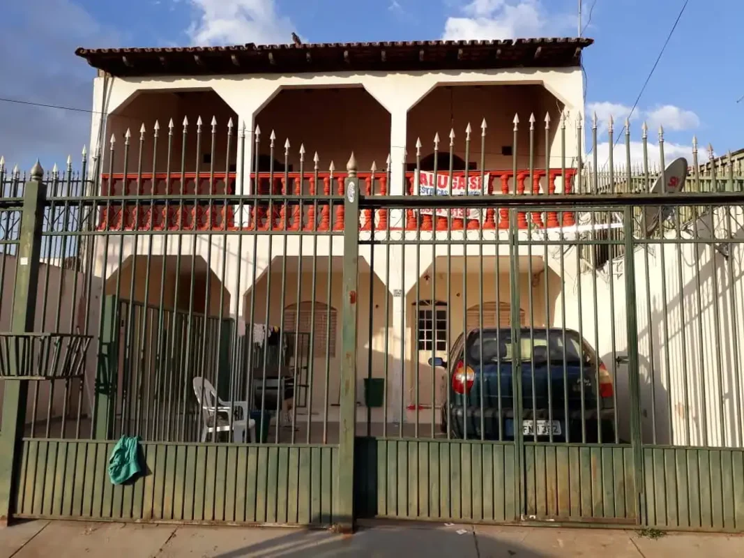 OPORTUNIDADE EM SAMAMBAIA NORTE: SOBRADO PELO PREÇO DE CASA TÉRREA!?Ideal para q...
