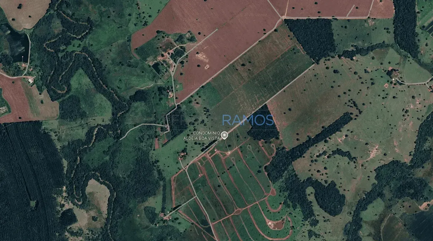 Excelente Fazenda de 10 Alqueires (49,43 Hectares) Próxima a Goiânia Frente para...