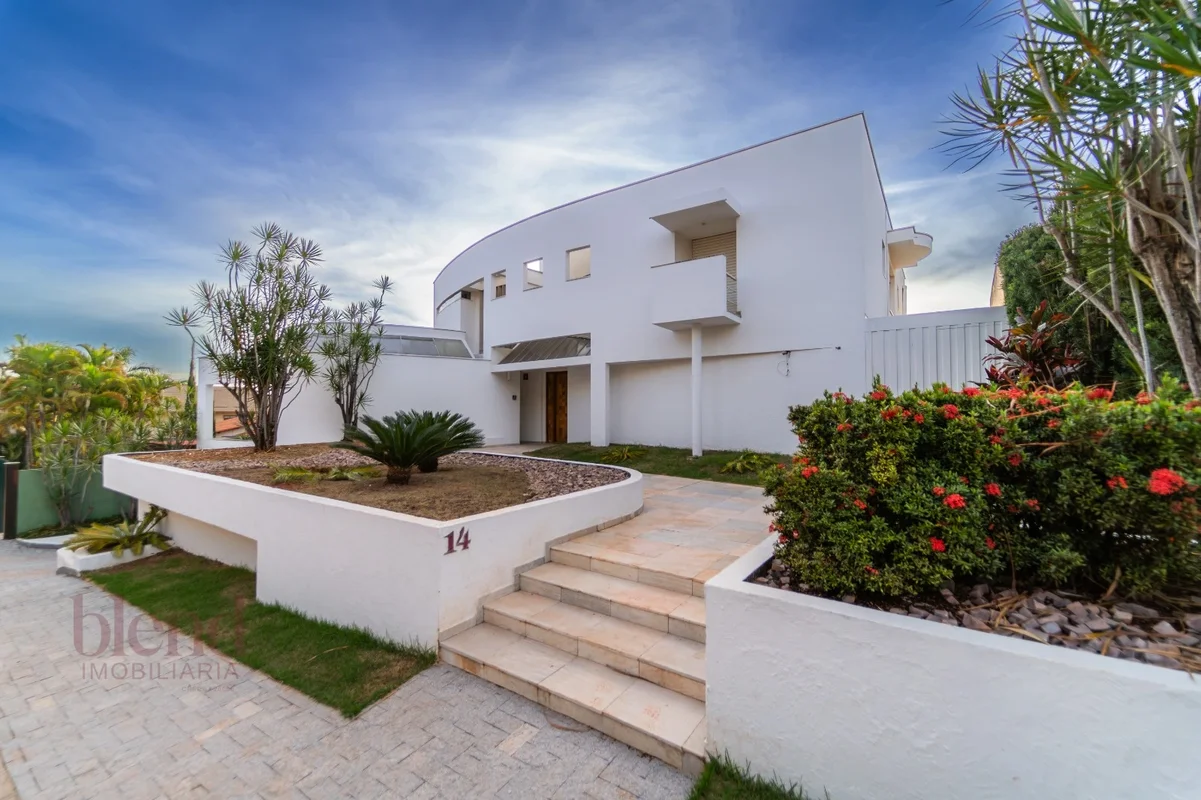 Casa assinada por José Galbinski com vista permanente para a Ponte JK | QI 26 La...