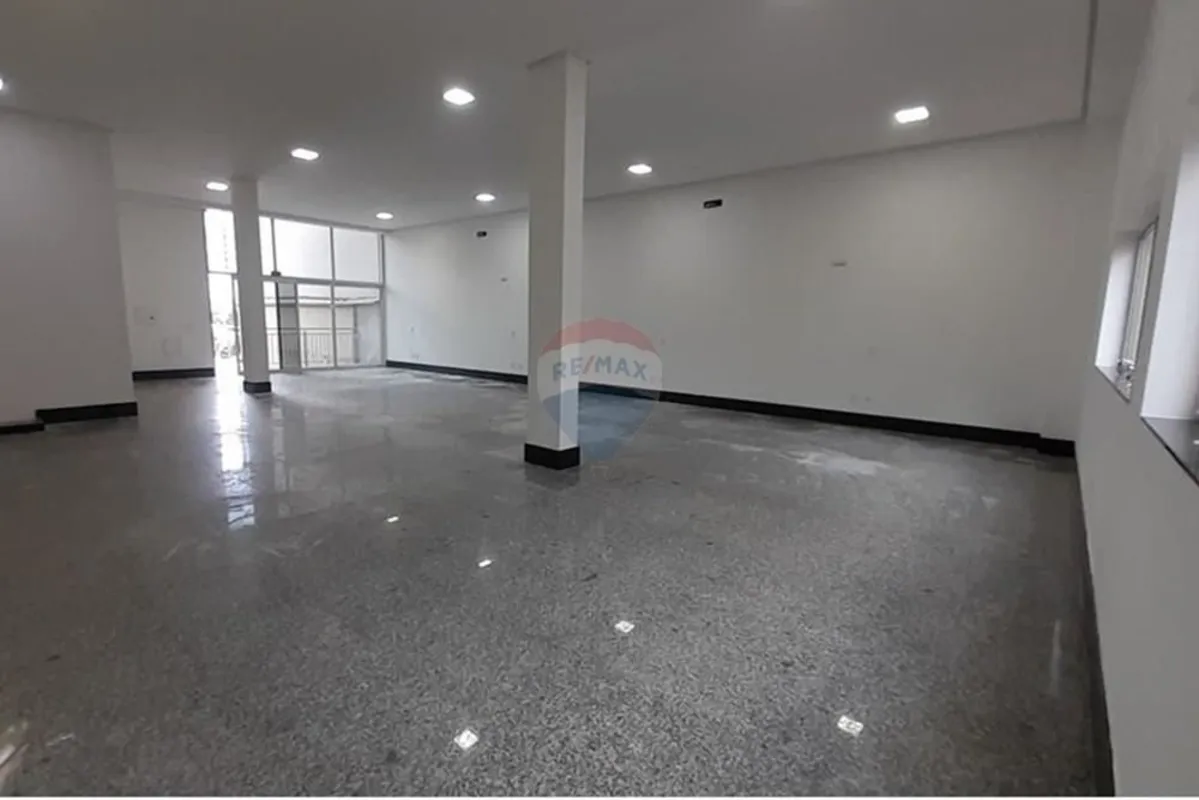 Se você procura um espaço comercial moderno, amplo e com excelente visibilidade,...