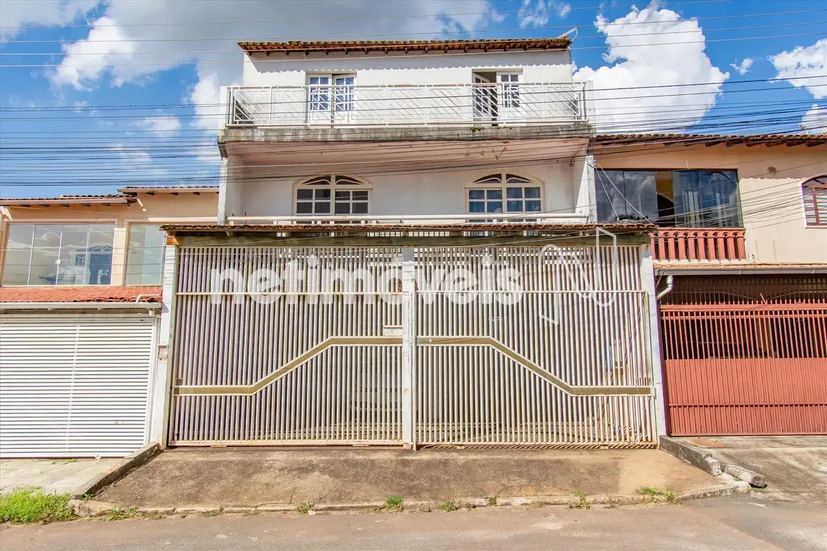 Oportunidade para Investidor – QR 212, Conjunto 4, Samambaia Sul | Lote com 5 Un...