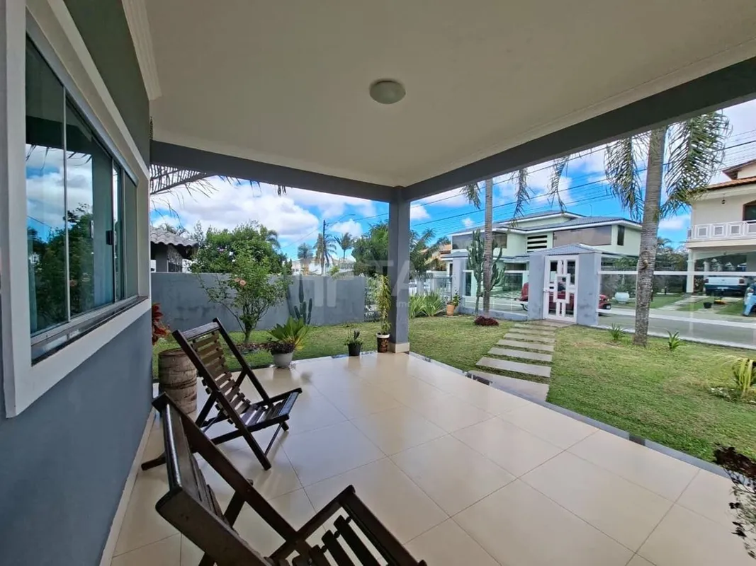 CASA TÉRREA EM ÓTIMA LOCALIZAÇÃO - RUA 6 Área útil: 285 m²Terreno de: 800 m²SOBR...
