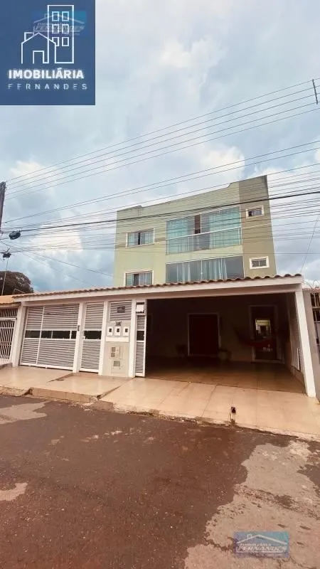IMOBILIÁRIA FERNANDES vende excelente sobrado na Quadra 06 do Setor Central, óti...