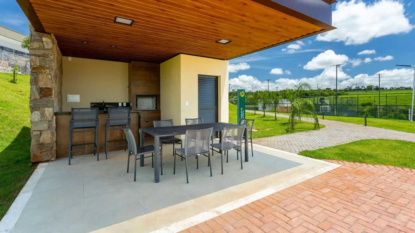 VINHAS FLAMBOYANTVende-se lote no Vinhas Flamboyant, ideal para quem deseja cons...