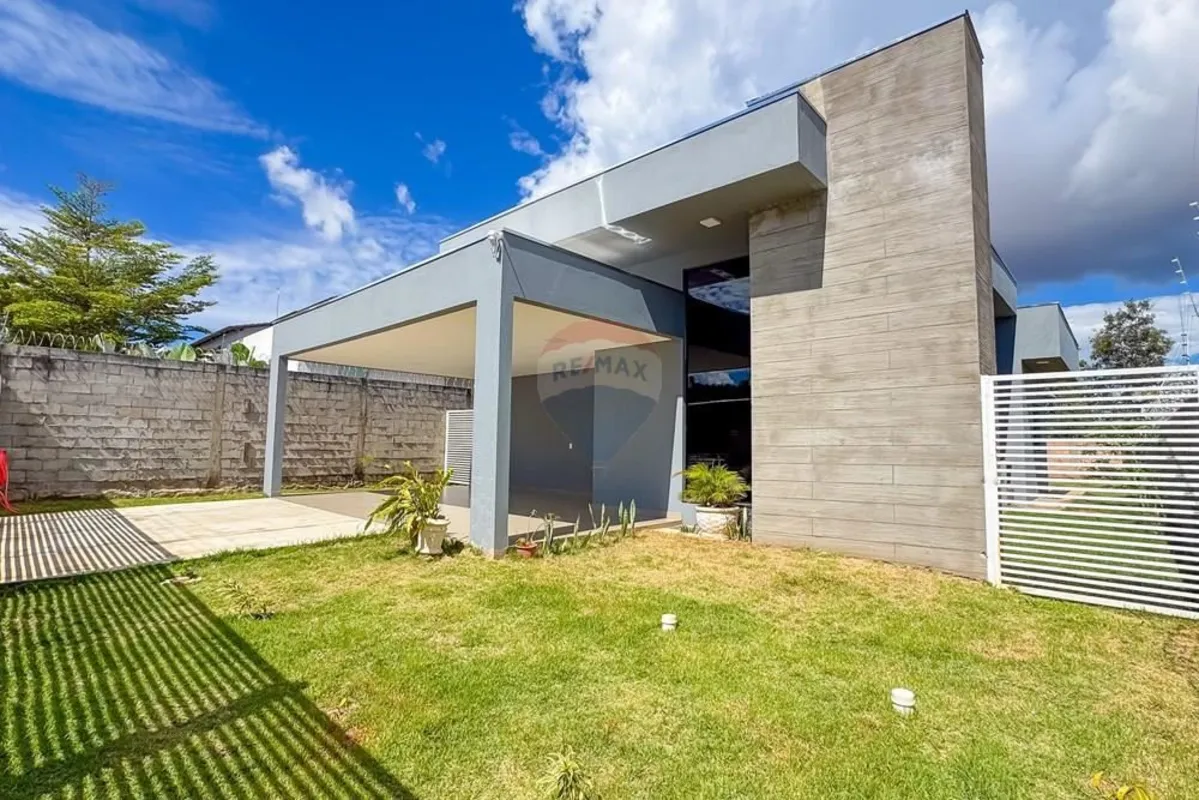 Apresento para vocês essa casa Térrea, Moderna e recém construída. Localizada no...