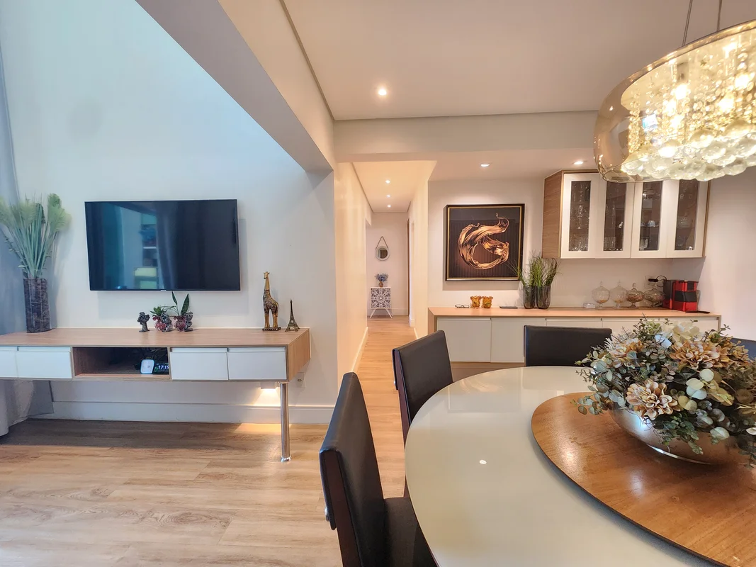 Excelente apartamento nascente, reformado, andar alto e com vista livre. E o mel...