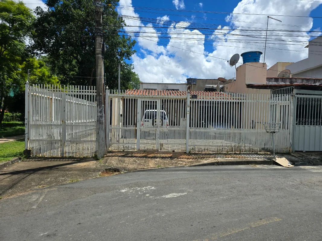 ?? CASA DE ESQUINA À VENDA – QS 12 | RIACHO FUNDO 1Excelente oportunidade para q...