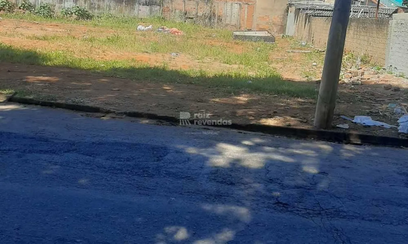 Lote Comercial de esquina com área de 525 m2 15 m de frente e fundo, laterais de...