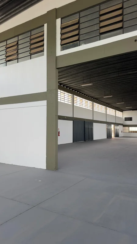 Entrada do galpão coberto