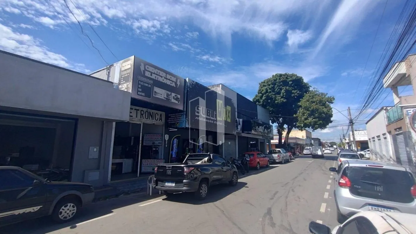 Prédio comercial reformado com aproximadamente 500 m² de construção no bairro Ca...