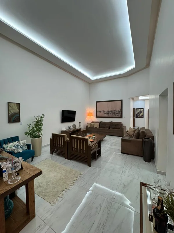 Casa de Alto Padrão à Venda na Ponte Alta Norte – GamaApresentamos um imóvel que...