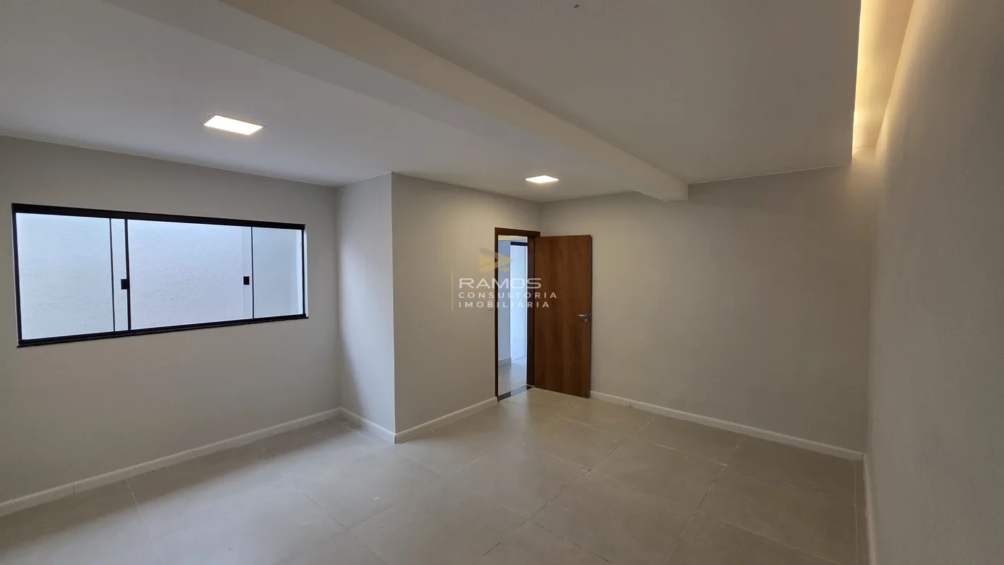 Casa recém reformada| 3 Quartos/ Suíte | 2 Vagas | Área privativa: 274,00 m2 | T...