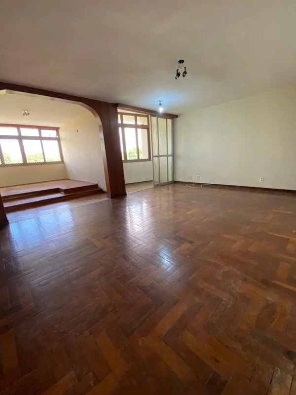 SQN 313 Asa Norte Apartamento vazado, andar altoExcelente apartamento com 102,09...