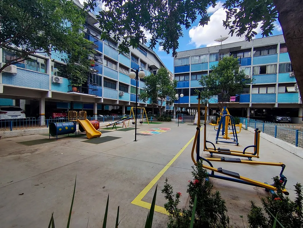 Apartamento de 78mÂ², com 02 quartos, localizado em andar alto, oferecendo boa v...