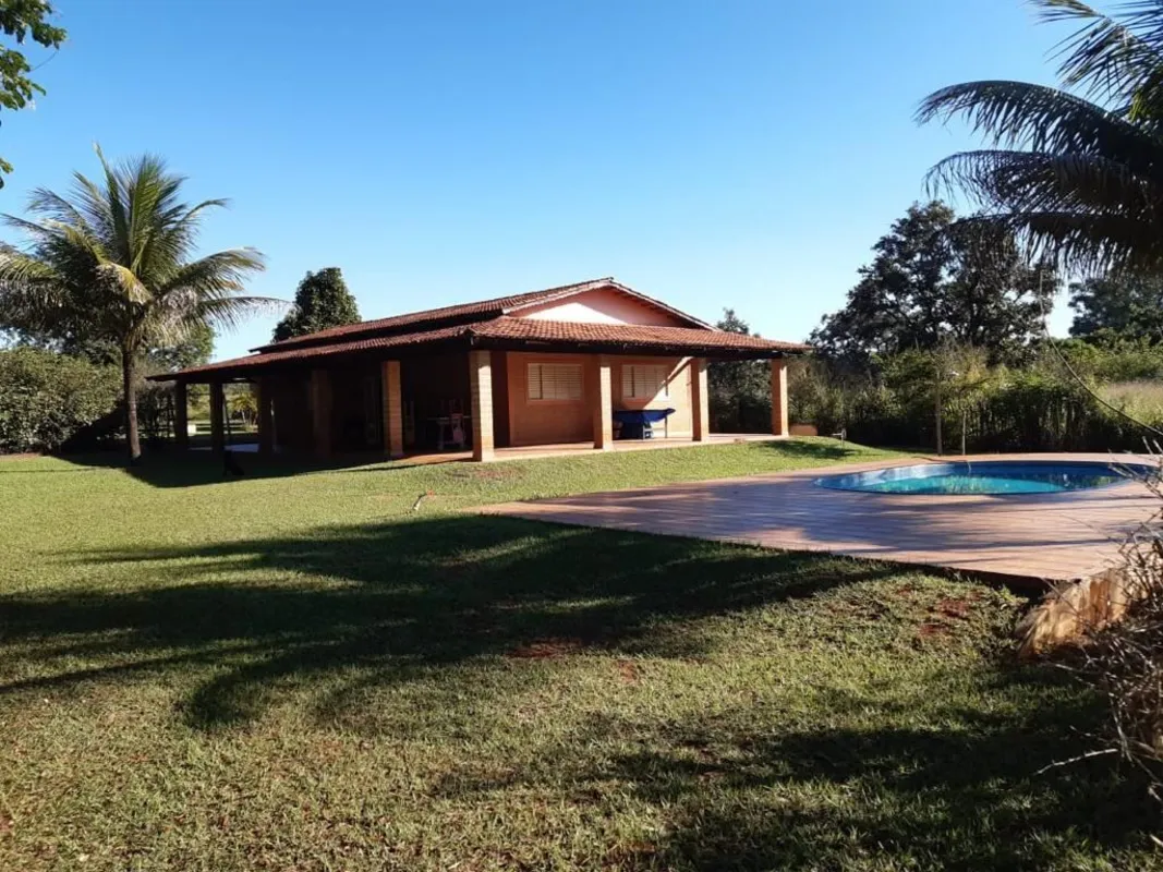 Lá é na Alameda Goiânia, na vargem bonita em Senador Canedo. São 6.200 mt², tem ...