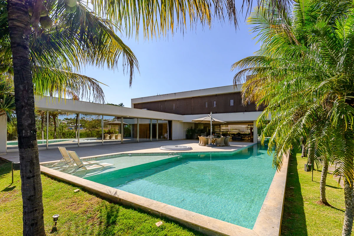 Lago Sul | QI 26 - Casa nova e moderna, com projeto assinado pela arquiteta Silv...