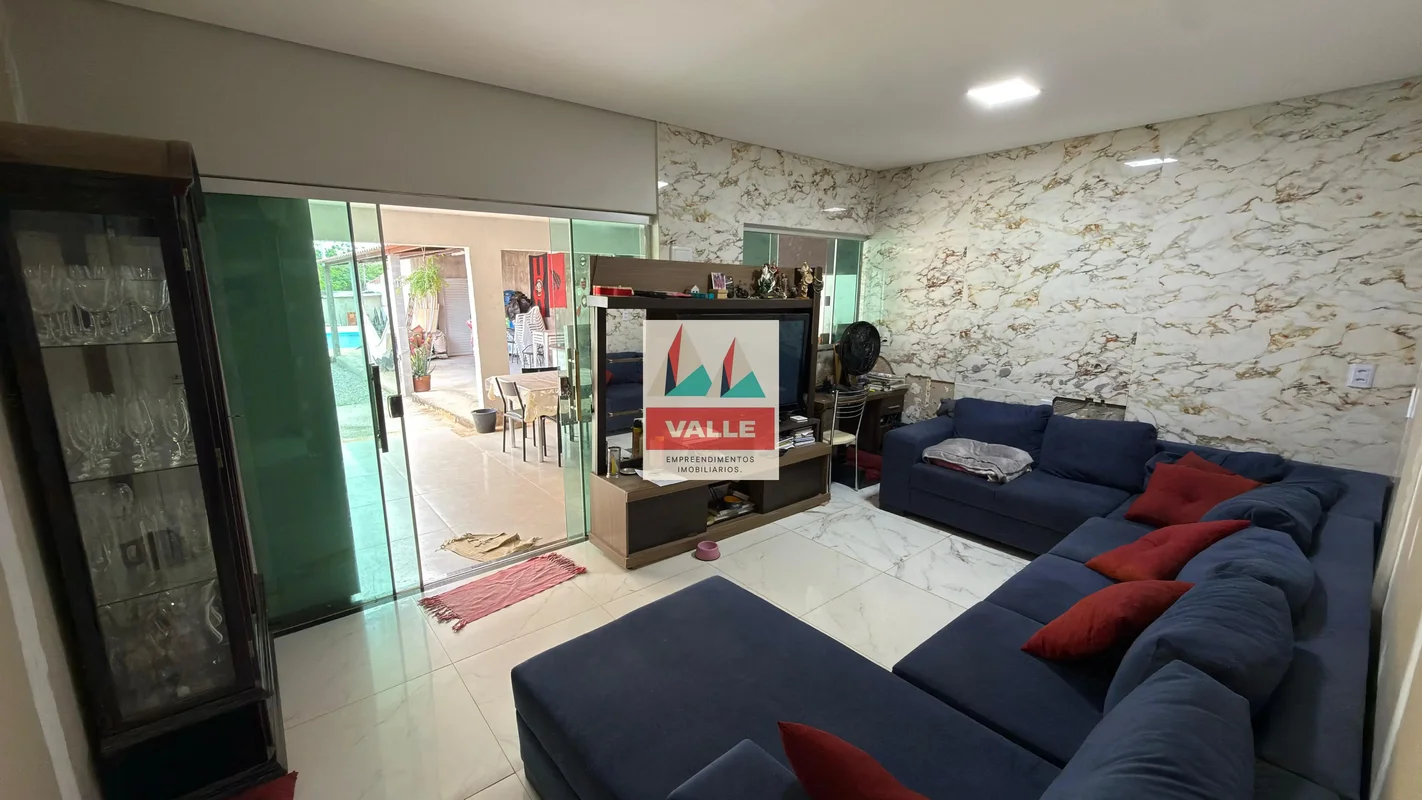 A VALLE IMÓVEIS APRESENTA:Casa Espaçosa em Condomínio Fechado – Conforto, Privac...