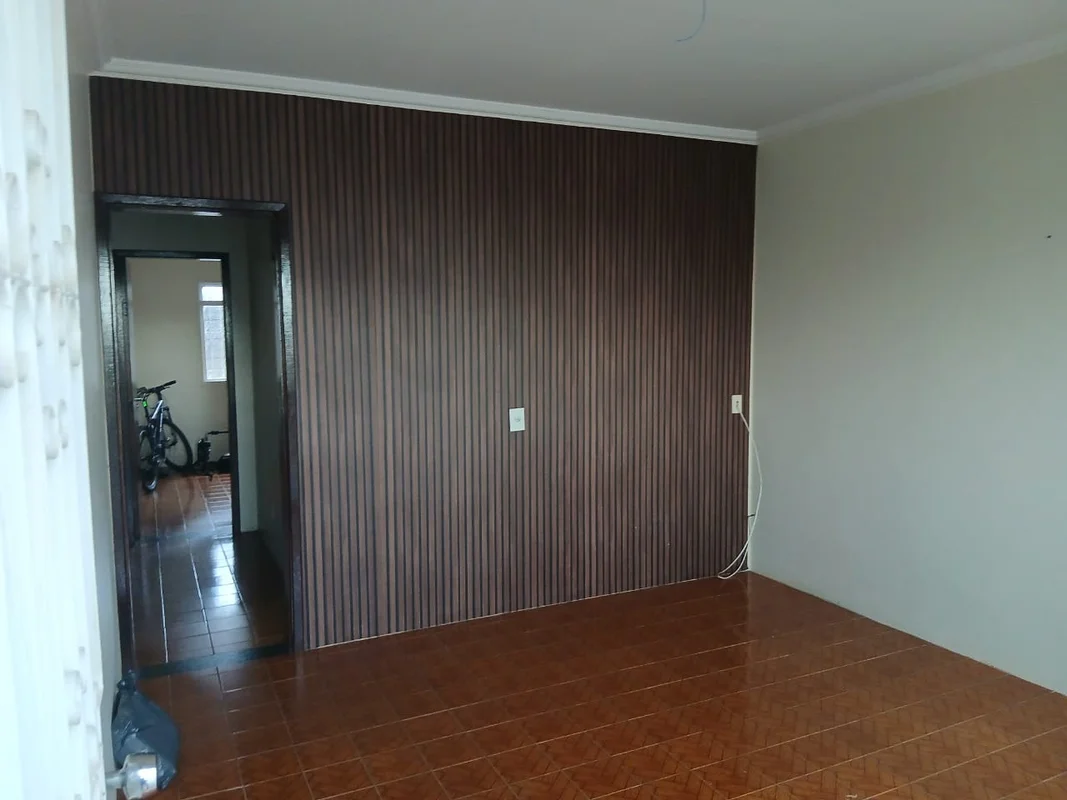 Casa térrea frente com 3 quartos, sala, cozinha, 2 banheiros, laje, piso cerâmic...