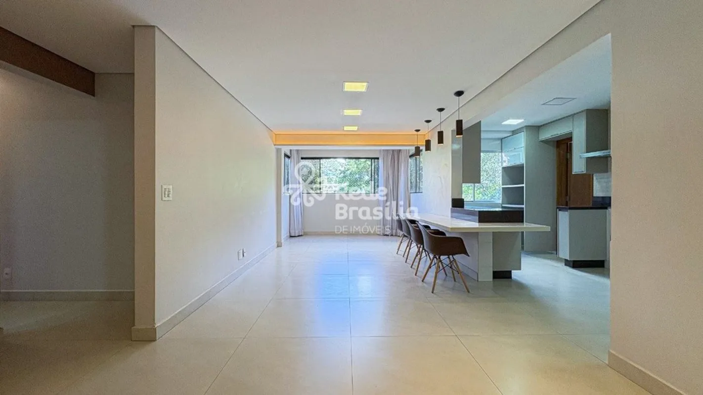 SQN 305, Asa Norte, Brasília, DFDESOCUPADO! Excelente apartamento reformado loca...