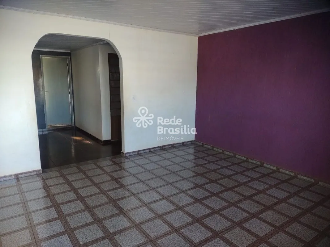 QNM 7 - Casa com 5 quartos - 1 suíte - 6 banheiros - Ceilandoa Excelente oportun...