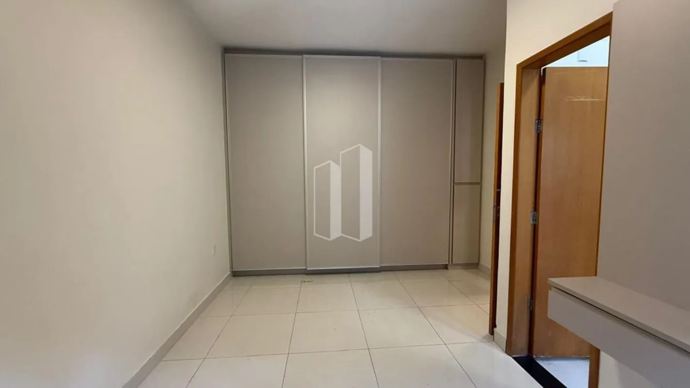CASA - SETOR SUL  461m2 Terreno  260m2 Construção  Possui 2 Casas no mesmo lote ...