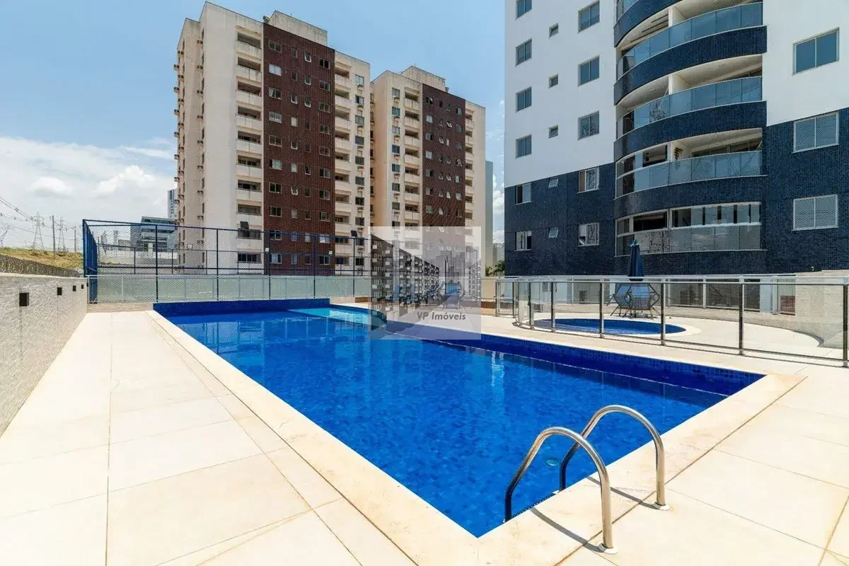 Apartamento confortável, bem arejado, iluminado e com vista livre definitiva. To...