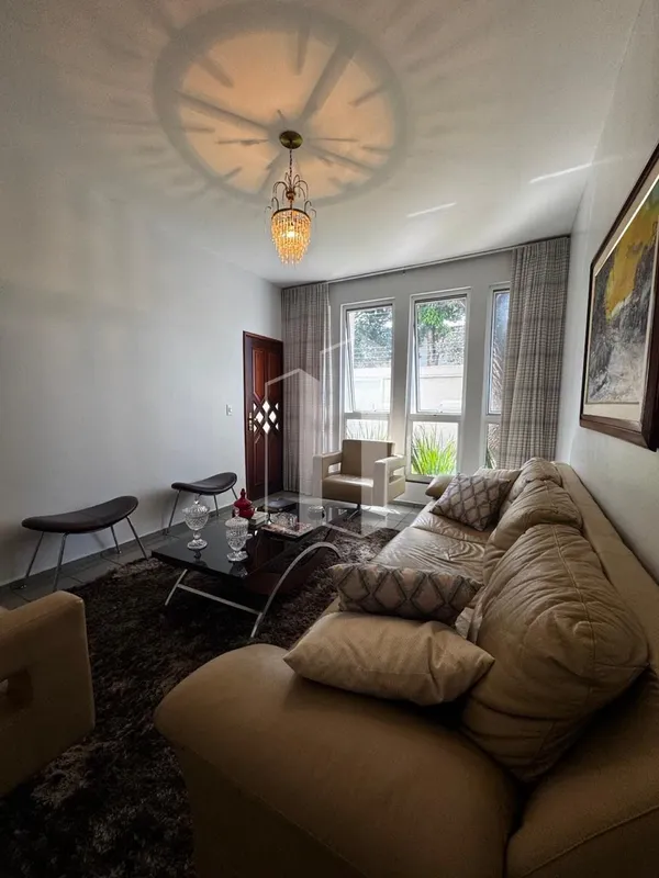 Excelente casa no Jardim América!Imóvel espaçoso e muito bem distribuído, ideal ...
