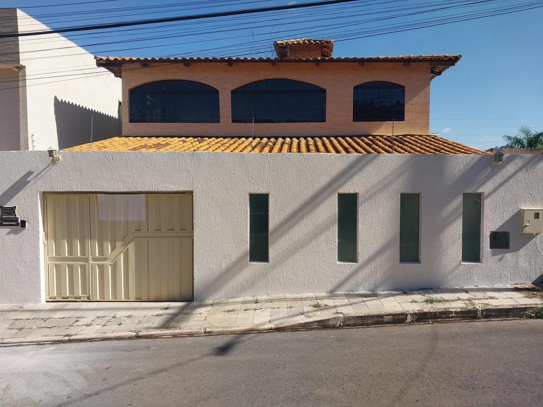 Casa na Colônia Agrícola Samambaia Imóvel:Casa de 5 quartos (sendo 04 suítes), l...
