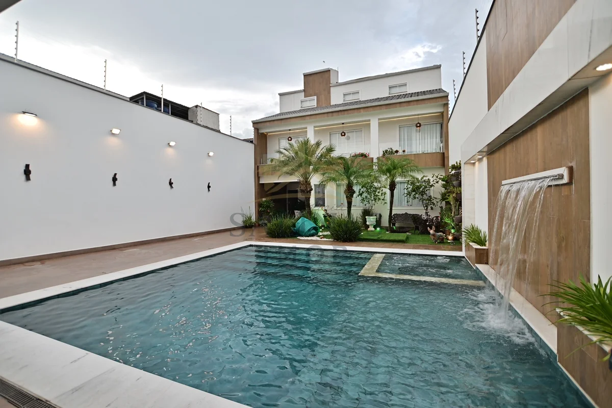 CASA - TAGUATINGA NORTE - REFORMADA - ALTO PADRÃO - PISCINA - ENERGIA FOTOVOLTÁI...