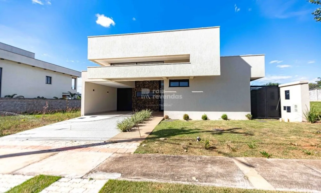 O imóvel conta com 3 suítes, sendo a máster com closet, sala de estar e jantar i...