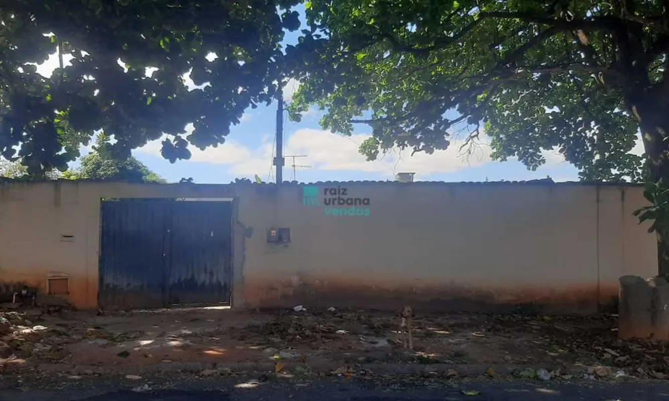 Lote próximo ao Jardim Botânico com área 450 m2, com 15,00 m de frente e fundo e...