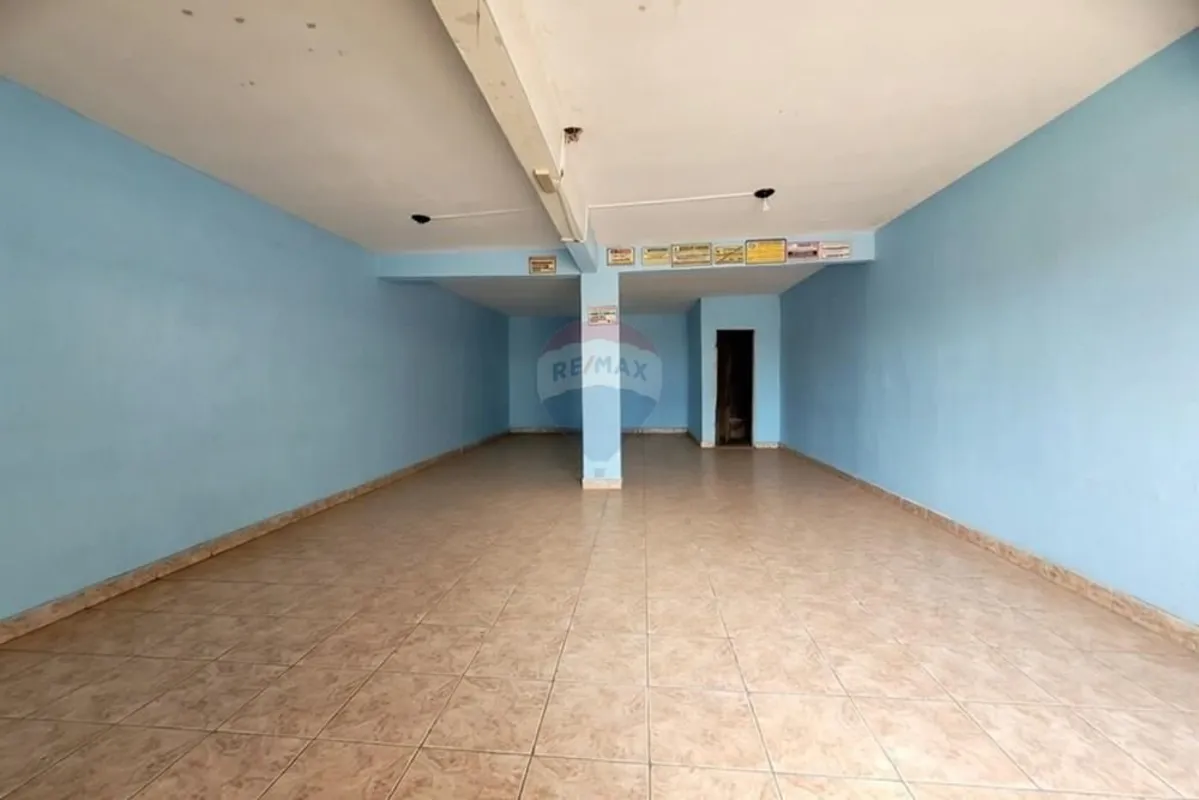 Descrição do ImóvelLote de 150m² em avenida comercial de grande movimentação. -L...