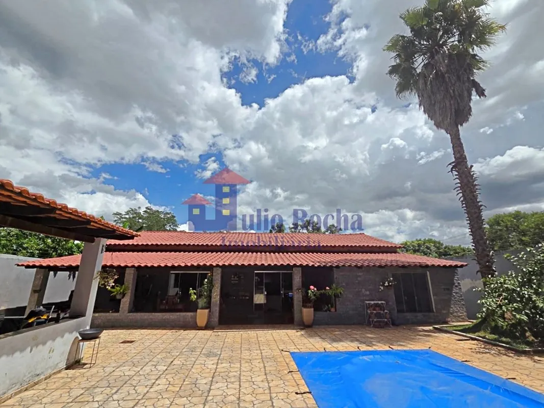 JULIO ROCHA IMOBILIÁRIA VENDE!Casa em Condomínio Fechado Setor Tororó:- Condomín...