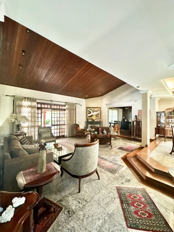 Casa ampla e bem localizada no Park Way – QD 83333m² de área privativa 500m2 de ...