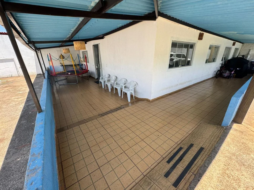 CASA AMPLA E EXCLUSIVA À VENDA EM ARNIQUEIRA Se você procura espaço, conforto, p...