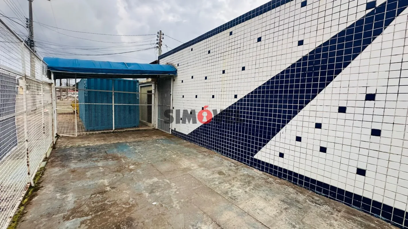 QNH 03 CASA COMERCIAL 317,15m²- Recepção;- 08 salas;- 03 banheiros;- Copa;- Cozi...