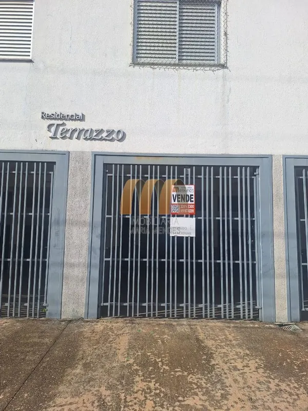03 quartos sendo 01 suite SalaBanheiro Social Cozinha com armários Área de servi...