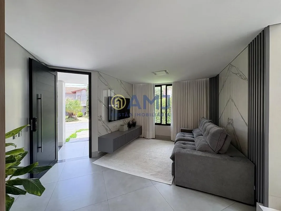 Encante-se com este exclusivo sobrado de alto padrão, localizado no Condomínio S...