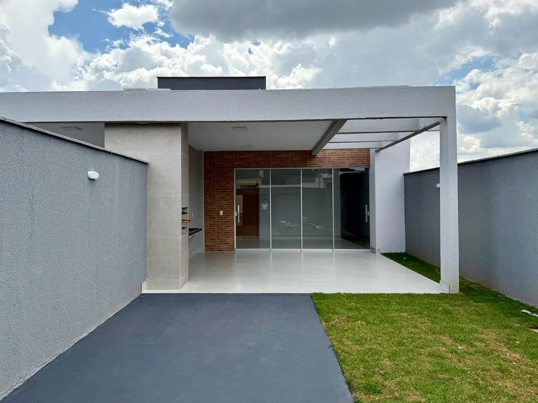 -Fração do terreno 180,30²-Total área construída 91,22- Dois quartos sendo 1 suí...