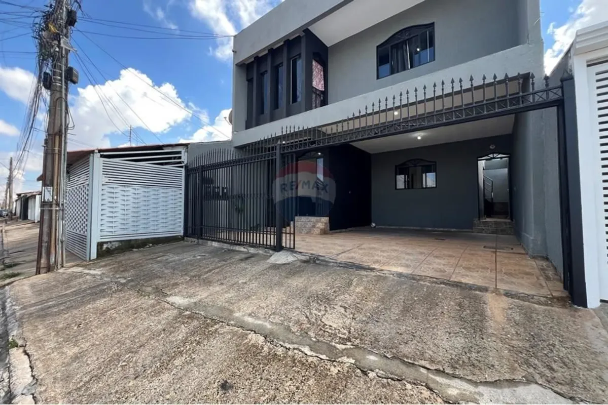 Casa Ampla na Ceilândia Sul: 3 Quartos, Suíte, Kitnet Independente e Habite-se!E...