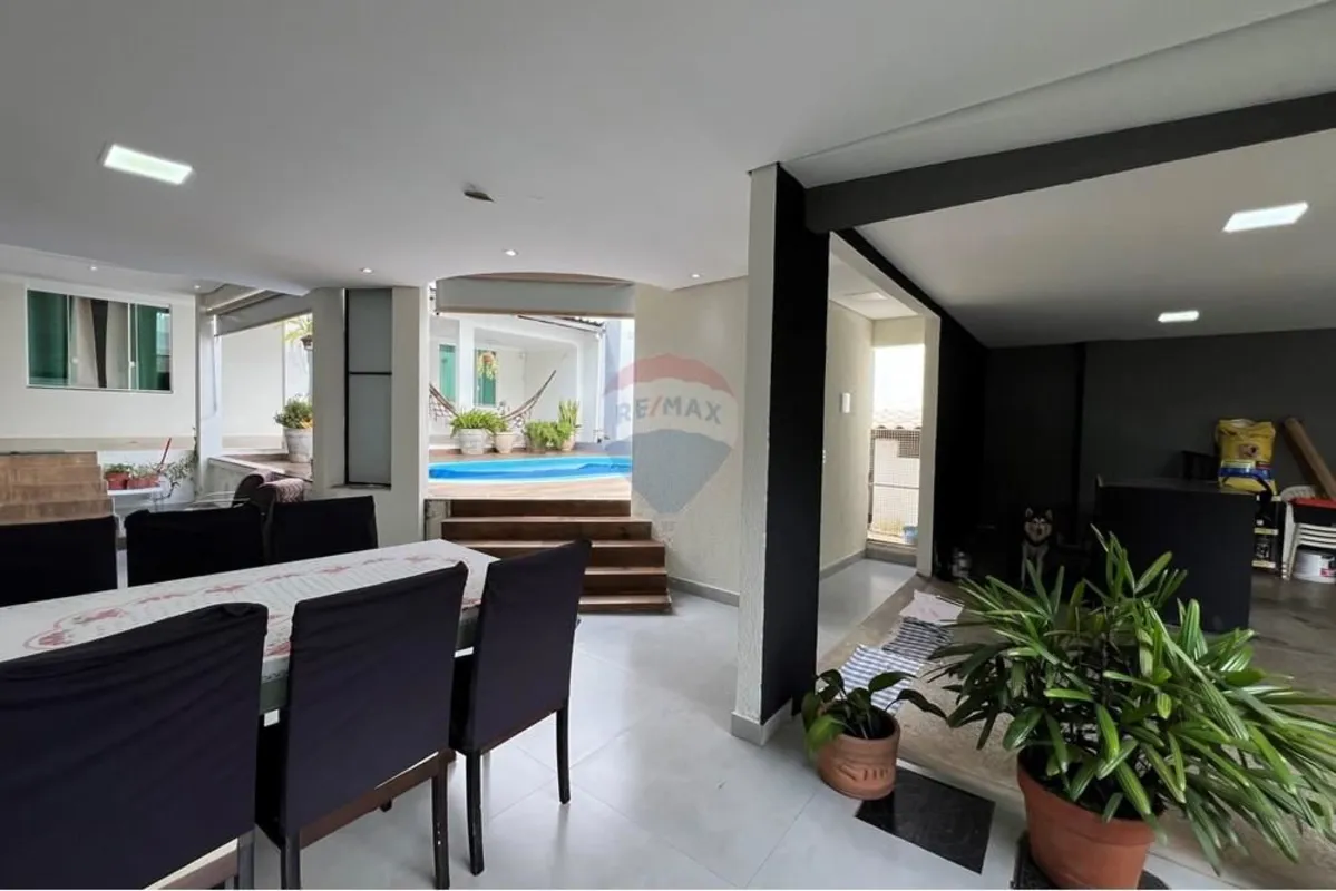 Se você procura uma casa ampla, moderna e pronta para morar, com área de lazer p...