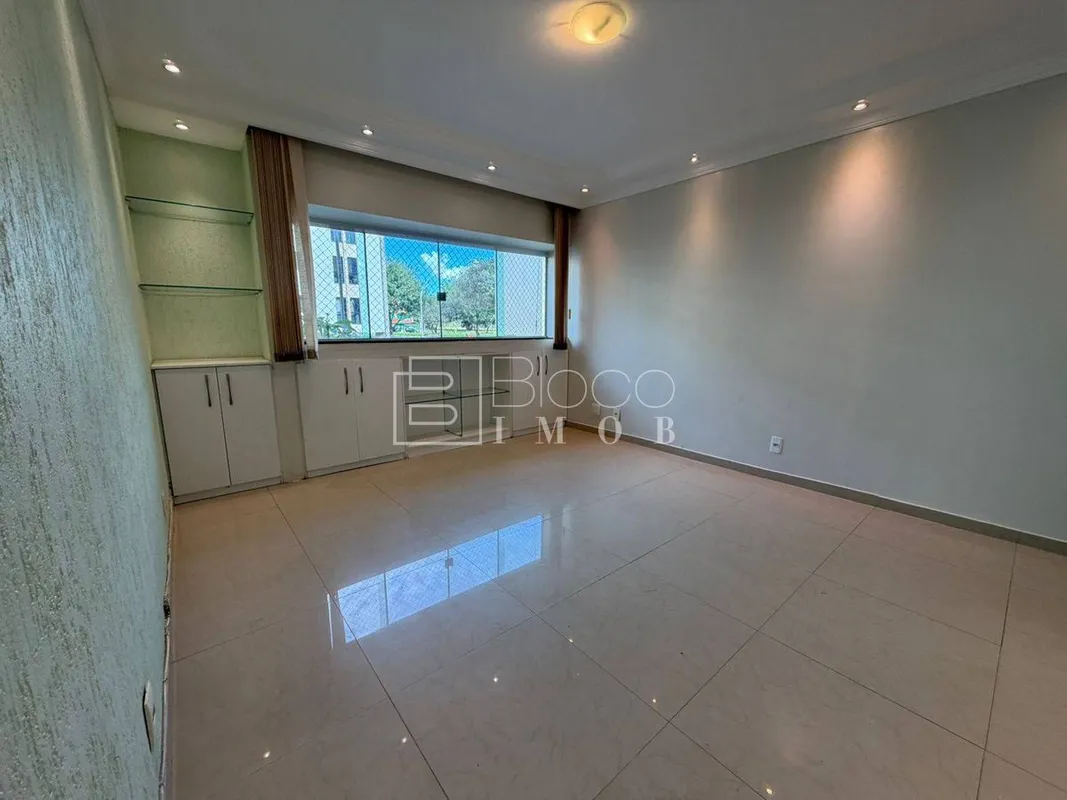 Visitas Adriana 61-99676-6474  BREVE NOVAS FOTOS SHCES Qd 1405  - 1° andar   Apa...