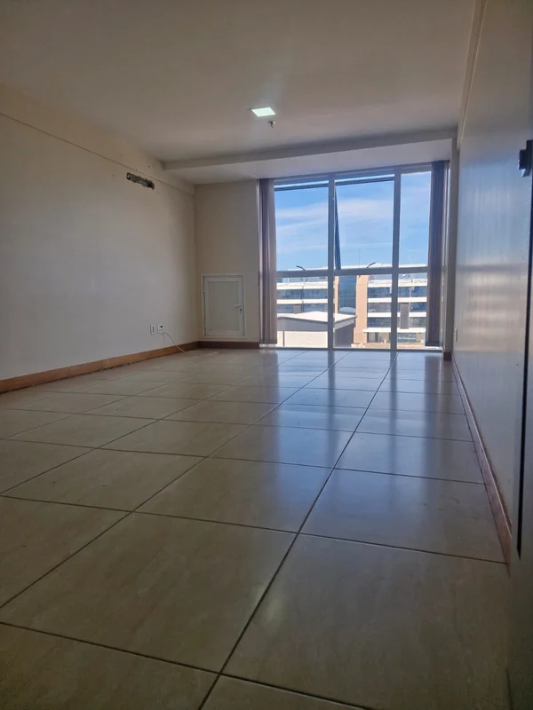 01 Sala com banheiro privativo, dividida, nascente, vista livre,com excelente lo...